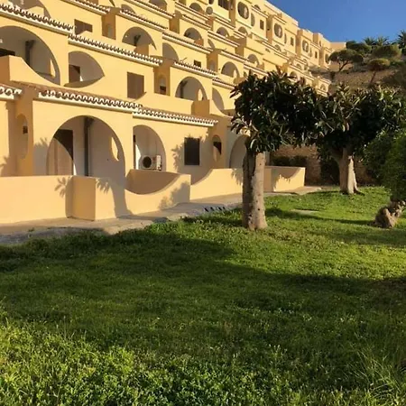 Fantastic Two Bed Literally On The Beach דירה